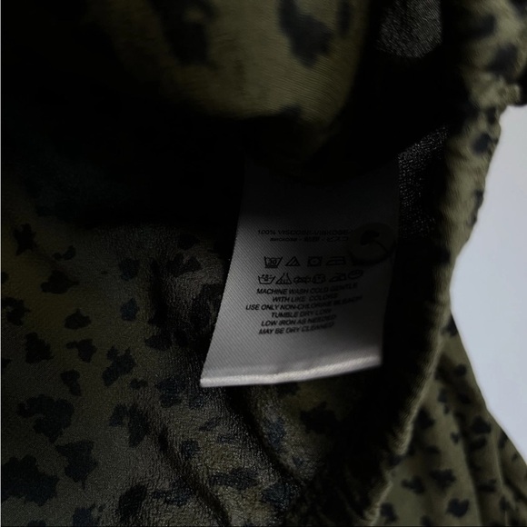 Free People Blouse Sz M Wishing Well Olive Green Spotted Animal Print Cropped - Picture 9 of 11